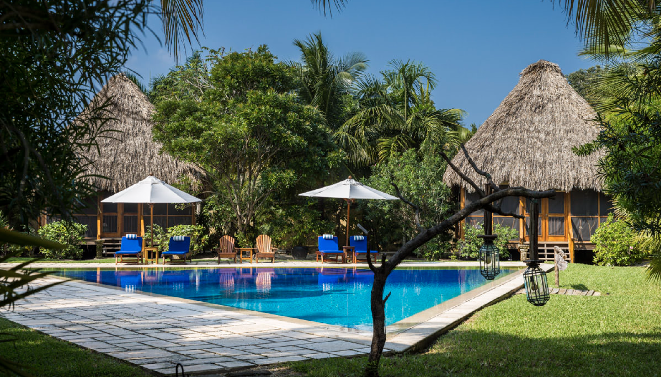 Poolside Garden View Cottage